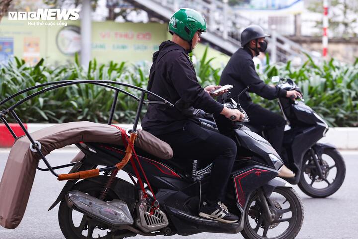 Phớt lờ nguy hiểm, nhiều người vẫn mải mê gọi điện, nghe nhạc khi lái xe - 14