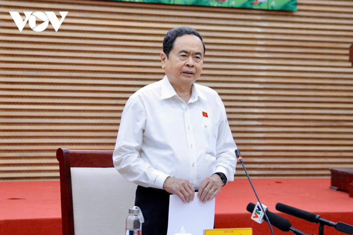 Chủ tịch Quốc hội đặc biệt lưu ý đến công tác niêm yết danh sách cử tri, đảm bảo mọi người dân trong độ tuổi đều được đi bầu cử.