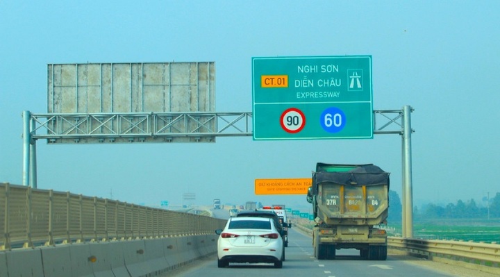 5 dự án cao tốc Bắc - Nam giai đoạn 2027 - 2020 được đầu tư bằng vốn ngân sách sẽ bắt đầu thu phí từ 22h ngày mai 2/3/2026.