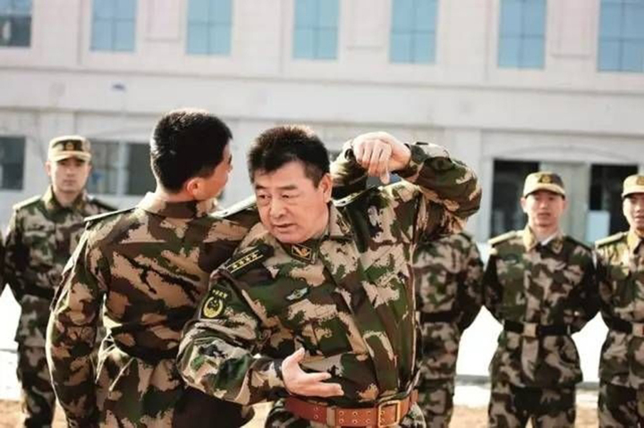 Đỗ Chấn Cao giảng dạy võ thuật cho cảnh sát Trung Quốc