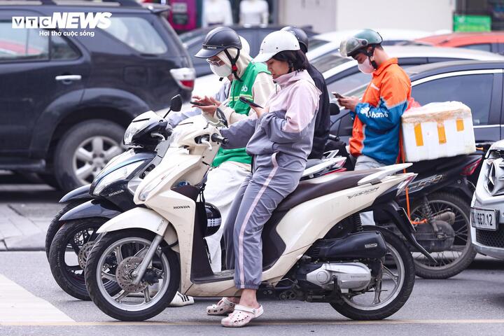 Phớt lờ nguy hiểm, nhiều người vẫn mải mê gọi điện, nghe nhạc khi lái xe - 18