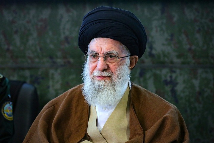 Truyền thông Iran cho biết Lãnh tụ tối cao của Iran, Ayatollah Ali Khamenei, đã bị ám sát.