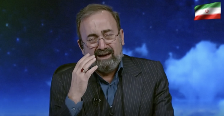 Người dẫn chương trình bật khóc khi đọc thông tin về cái chết của Lãnh tụ Tối cao Iran.