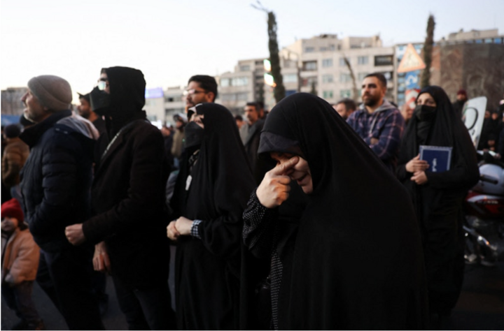 Người dân khóc thương lãnh tụ tối cao Iran.