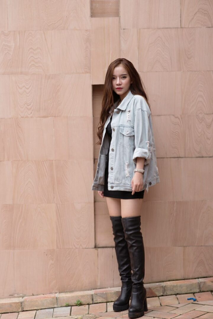 Năm 2018, LyLy được chú ý trên mạng xã hội với những bản cover. Sau đó, cô tham gia cuộc thi Sing My Song. Thời điểm này, cô sở hữu ngoại hình trong trẻo, giản dị.