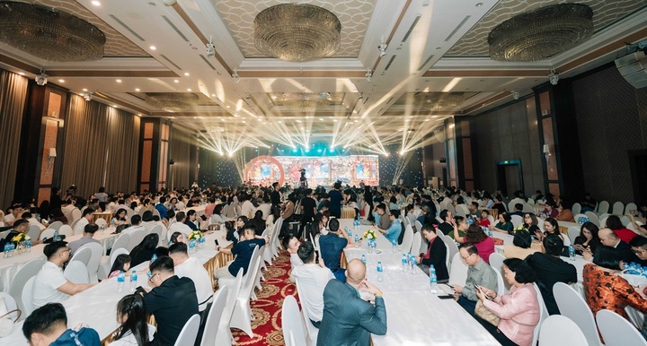 Hơn 1.000 khách hàng tham gia sự kiện The Golden Bloom vào ngày 28/2 tại Hà Nội.