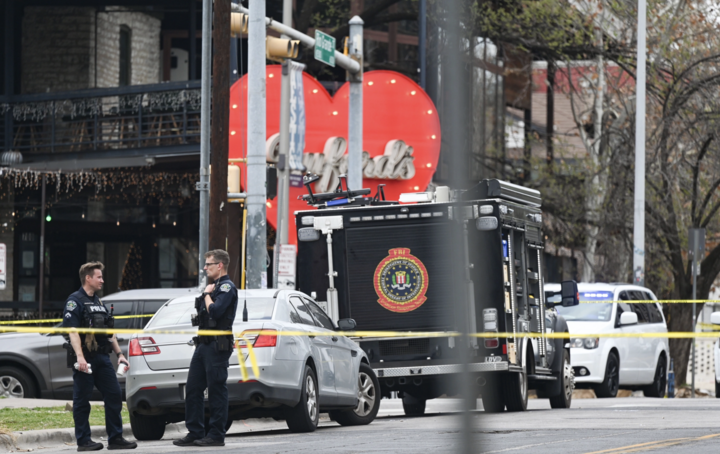 Cảnh sát tại hiện trường vụ xả súng. (Ảnh: AP)