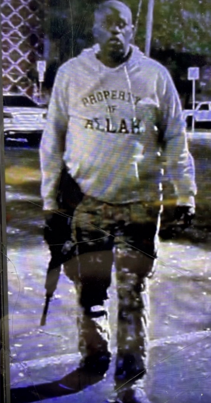 Hình ảnh nghi phạm được ghi lại qua video. (Nguồn: X)