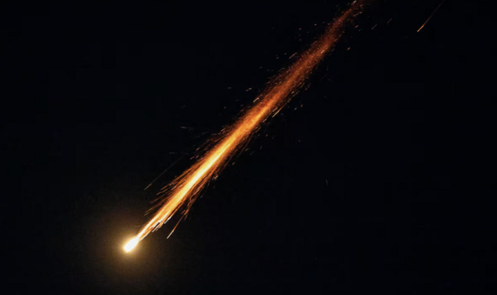 Tên lửa Iran bị đánh chặn trên bầu trời Trung Đông.