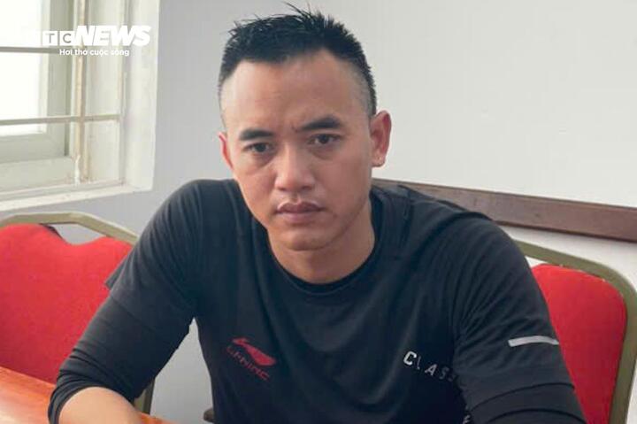 Tài xế bán tải tại cơ quan công an.