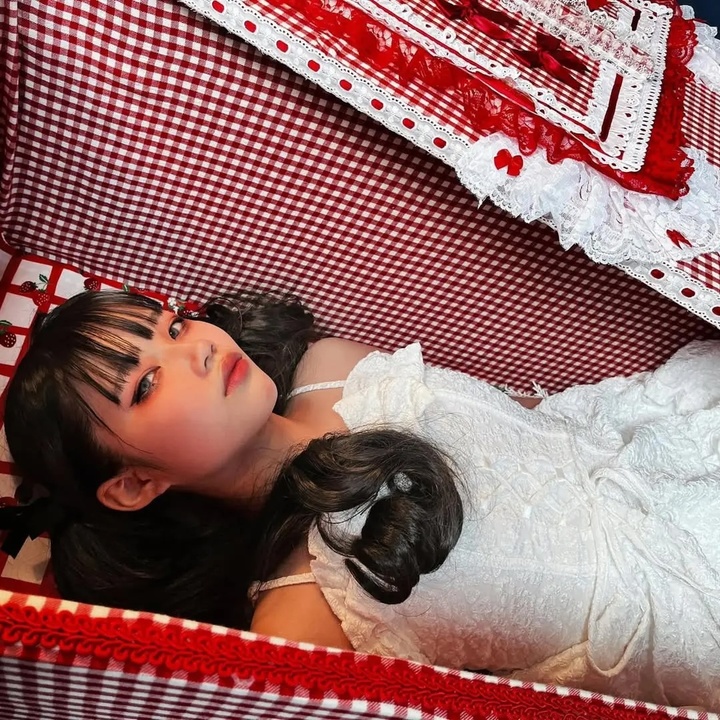 Xu hướng thiền định bên trong quan tài giúp đảo ngược tỷ lệ tự tử ở thanh thiếu niên Nhật Bản. (Ảnh: Grave Tokyo)