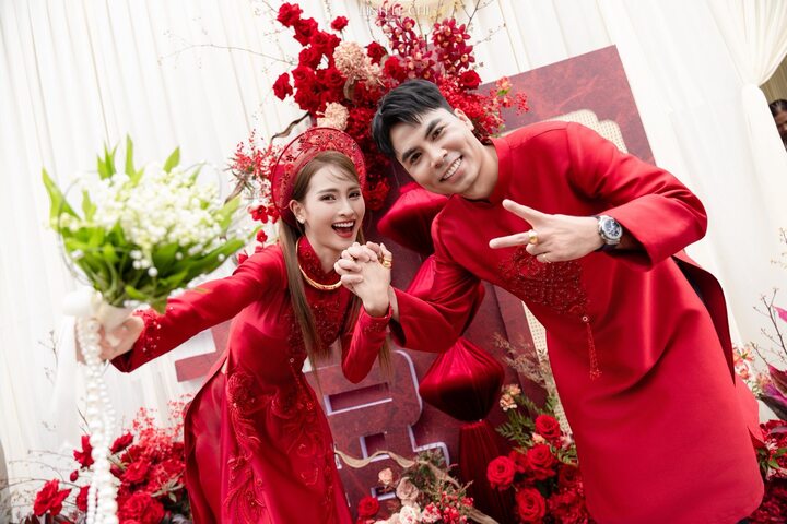 MC Mù Tạt làm đám hỏi với cầu thủ Đức Huy.