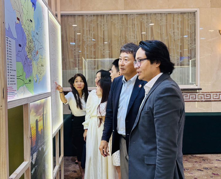 Các nhà đầu tư quan tâm, tìm hiểu về quy hoạch hệ thống đường sắt đô thị của TP.HCM.