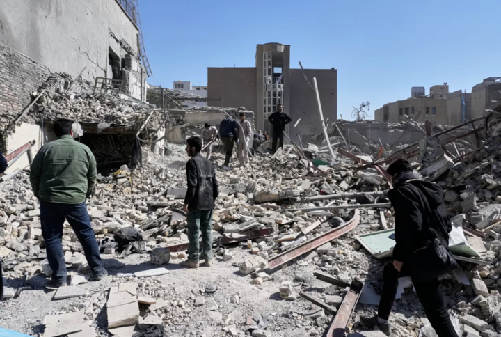 Quân đội Israel cho biết Hezbollah vẫn còn khả năng phóng và dự trữ tên lửa, đồng thời tăng cường các cuộc tấn công vào địa điểm của lực lượng này ở Lebanon. (Ảnh: AP)