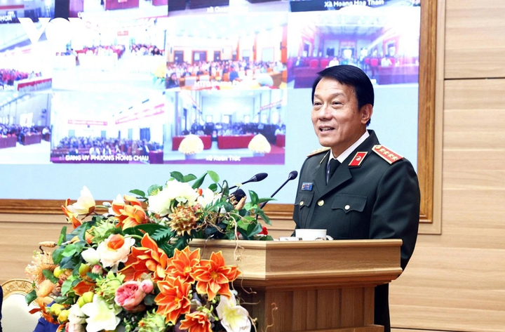 Đại tướng Lương Tam Quang phát biểu tại buổi tiếp xúc.