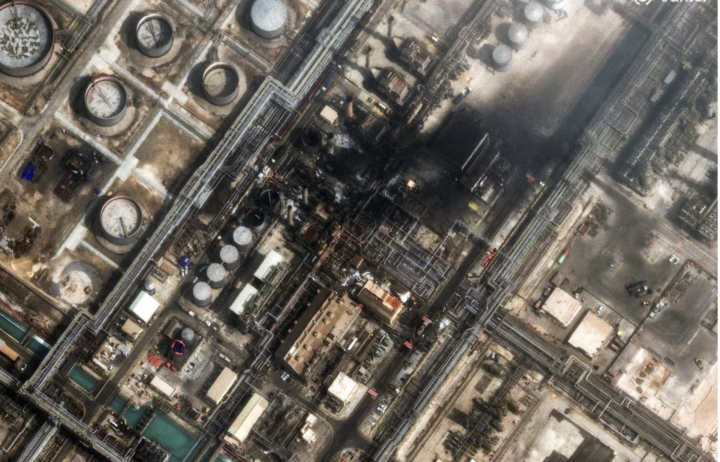 Nhà máy sản xuất dầu mỏ ở Ả Rập Xê út bị tấn công.