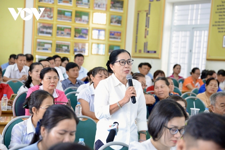 Cử tri nêu ý kiến.