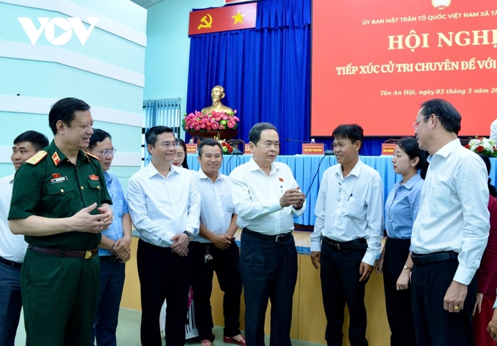 Chủ tịch Quốc hội tiếp xúc chuyên đề với cử tri nông dân 11 xã thuộc TP.HCM.