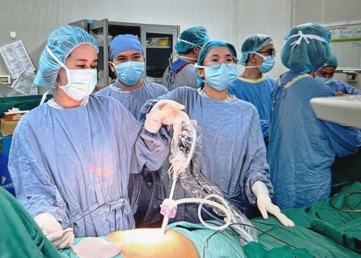 Đau bụng &acirc;m ỉ k&egrave;m v&agrave;ng da nhẹ, đi kh&aacute;m ph&aacute;t hiện 2 bệnh ung thư c&ugrave;ng l&uacute;c- Ảnh 1.