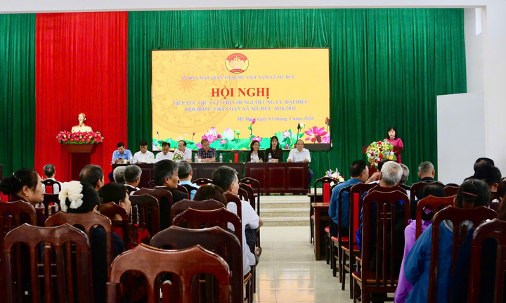 Quang cảnh hội nghị tiếp xúc cử tri thuộc đơn vị bầu cử số 3 xã Mỹ Đức.