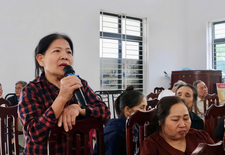 Cử tri tại hội nghị phát biểu ý kiến.