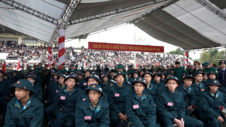 43 tân binh xã Mỹ Đức, Hà Nội lên đường nhập ngũ, trong đó có 36 thanh niên thực hiện nghĩa vụ quân sự và 7 thanh niên tham gia nghĩa vụ Công an nhân dân.