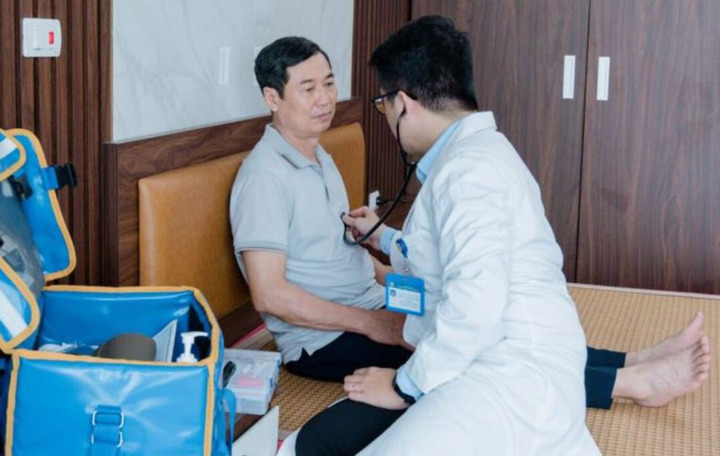 Kh&aacute;m bệnh tại nh&agrave; vẫn được Bảo hiểm y tế chi trả 100%- Ảnh 1.