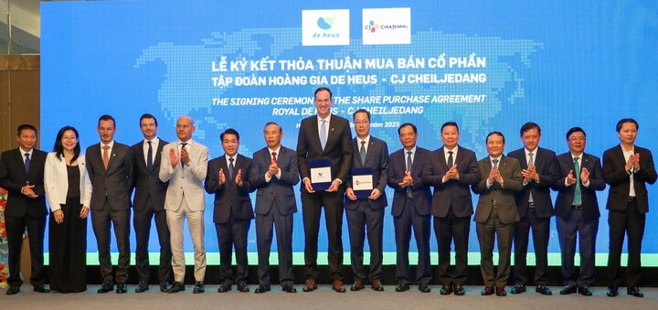 Tập đoàn Hoàng gia De Heus chính thức hoàn tất thương vụ mua lại CJ Feed & Care, đánh dấu cột mốc chiến lược trong hành trình mở rộng và phát triển toàn cầu.