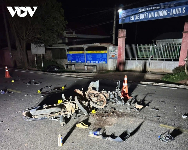 Hiện trường vụ tai nạn giữa 2 xe máy khiến 4 người tử vong.