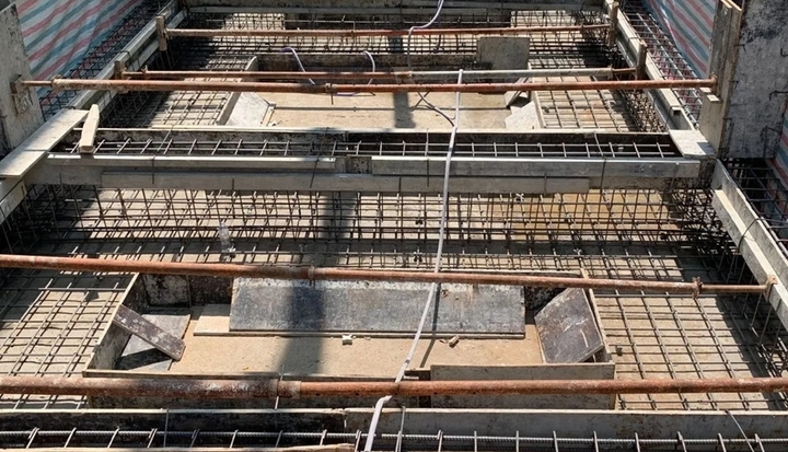 Cần đảm bảo chất lượng cốt thép và bê tông khi thi công móng băng. (Ảnh: Vinavic)