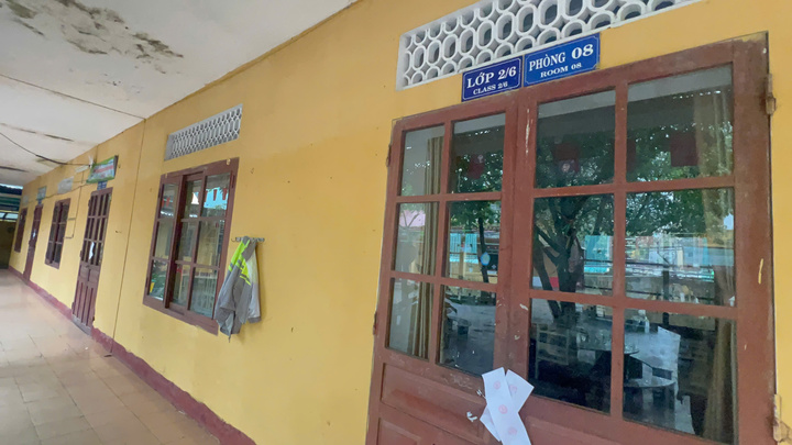 Các phòng học bị niêm phong.
