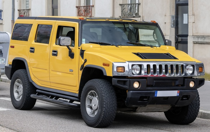 Mẫu Hummer H2 phiên bản thương mại với thiết kế được tinh chỉnh từ dòng xe quân sự để phù hợp với nhu cầu sử dụng dân dụng.