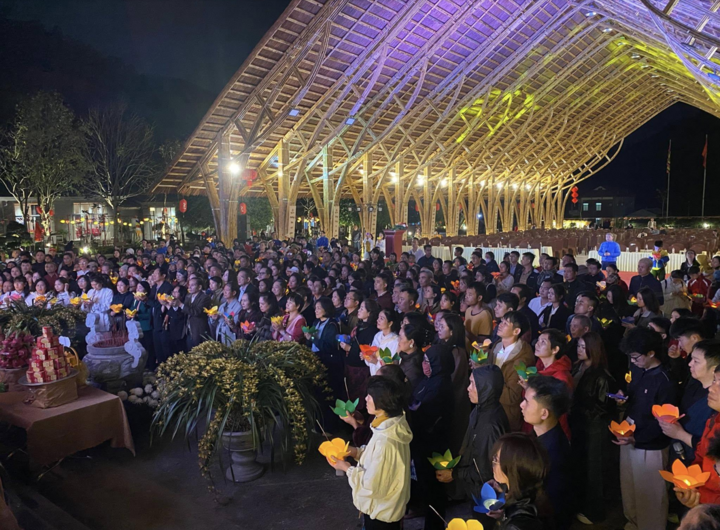 Đêm hội hoa đăng trong lễ Thượng Nguyên Ngọa Vân.