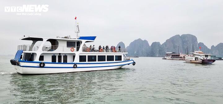 Quảng Ninh yêu cầu rà soát để đảm bảo an toàn hoạt động tàu du lịch trên vịnh Hạ Long, vịnh Bái Tử Long. (Ảnh: Tiến Thắng)