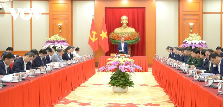 Tổng Bí thư Tô Lâm chủ trì buổi làm việc với Tổ biên tập tổng kết 100 năm Đảng lãnh đạo cách mạng Việt Nam và 40 năm thực hiện Cương lĩnh xây dựng Đất nước trong thời kỳ quá độ lên Chủ nghĩa xã hội.