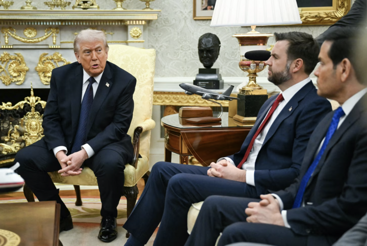 Ông Trump trong cuộc gặp Thủ tướng Đức Friedrich Merz tại Phòng Bầu dục. (Nguồn: ABC)