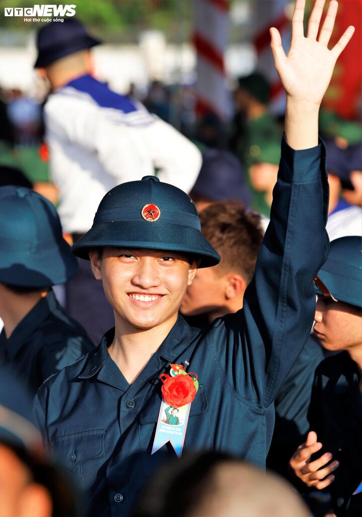 Lôi cuốn hơn cả chính là tinh thần lạc quan toát ra từ những gương mặt mười tám, đôi mươi.