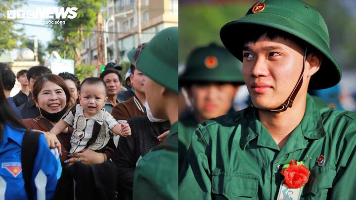 Nụ cười khi khoé mắt rưng rưng.