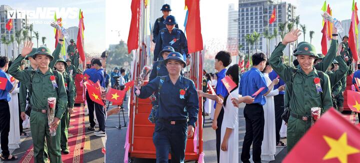 Mùa tuyển quân của tỉnh Gia Lai năm nay tiếp tục tăng về số lượng thanh niên viết đơn tình nguyện nhập ngũ. Không chỉ có những thanh niên vừa rời ghế nhà trường phổ thông, mà còn có rất nhiều cử nhân đại học, kỹ sư, giáo viên và cả những đảng viên trẻ đang có công việc ổn định cũng sẵn sàng tạm gác lại việc riêng để lên đường.