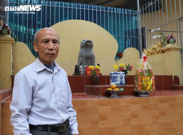 Ông Bùi Xuân Bình, một trong những người cao tuổi của làng. (Ảnh: Nhật Thùy)