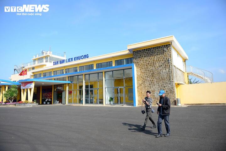 Ngày 4/3, cơ quan chức năng chính thức đóng cửa sân bay Liên Khương (Lâm Đồng) để khởi công dự án sửa chữa, nâng cấp đường băng. Sáng cùng ngày, Tổng Công ty Cảng hàng không Việt Nam (ACV) phối hợp cùng UBND tỉnh Lâm Đồng tổ chức lễ khởi công Dự án sửa chữa đường cất hạ cánh, đường lăn Cảng hàng không quốc tế Liên Khương (sân bay Liên Khương).