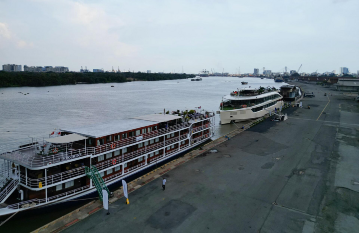 Khu đất cảng Nhà Rồng - Khánh Hội hơn 31ha, nằm ven sông Sài Gòn, với các công trình xây dựng từ những năm 1925 - 1929, có giá trị về mặt lịch sử, truyền thống...