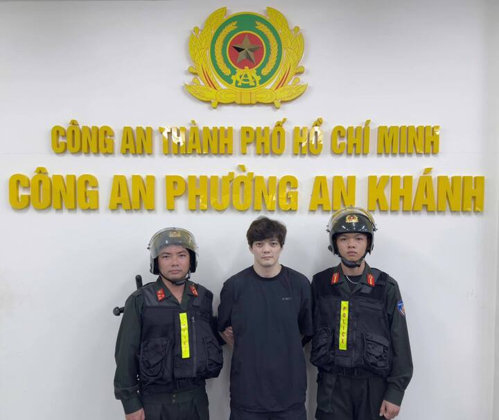 Công an TP.HCM bắt giữ Shin Sung Hun, quốc tịch Hàn Quốc, bị truy nã quốc tế về tội tổ chức đánh bạc.