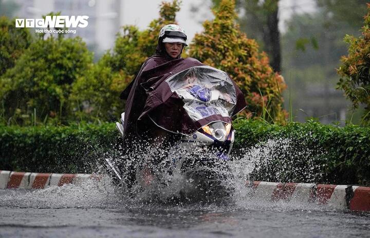 Ngày 6/3, hai miền Trung và Nam xuất hiện mưa lớn. (Ảnh minh hoạ: Lương Ý)