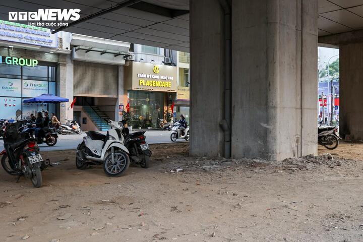 Nhếch nhác hàng quán, rác thải bủa vây dọc tuyến metro Cát Linh - Hà Đông - 7