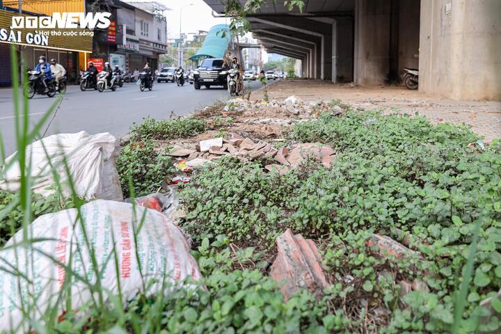 Nhếch nhác hàng quán, rác thải bủa vây dọc tuyến metro Cát Linh - Hà Đông - 5