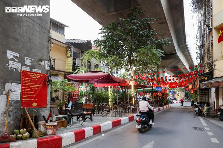 Nhếch nhác hàng quán, rác thải bủa vây dọc tuyến metro Cát Linh - Hà Đông - 15