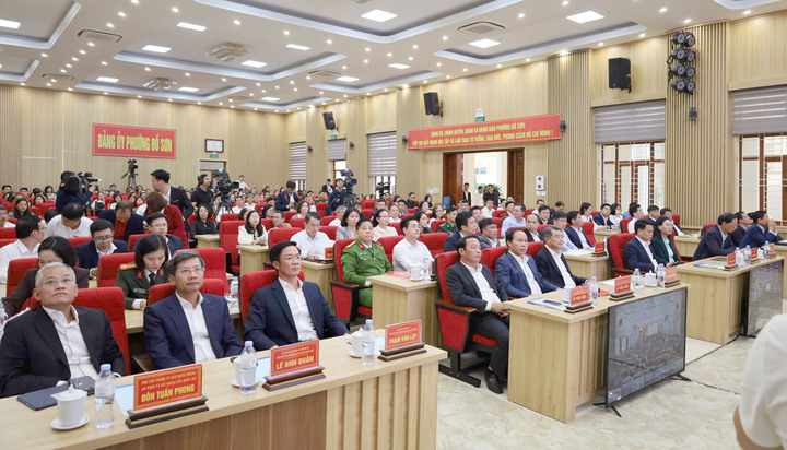 Các đại biểu dự tiếp xúc cử tri tại Đơn vị bầu cử số 1 - TP Hải Phòng.