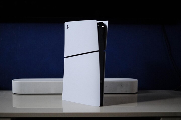 Máy chơi game PlayStation 5 - sản phẩm biểu tượng của Sony. (Ảnh: Engadget)