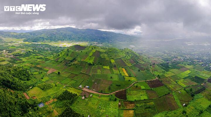 Hệ thống núi lửa Chư Đăng Ya triệu năm tuổi ở Gia Lai.